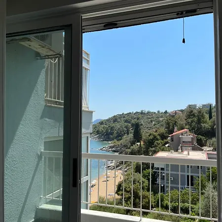 Balcony By The Sea PalaiónTsiflíkion