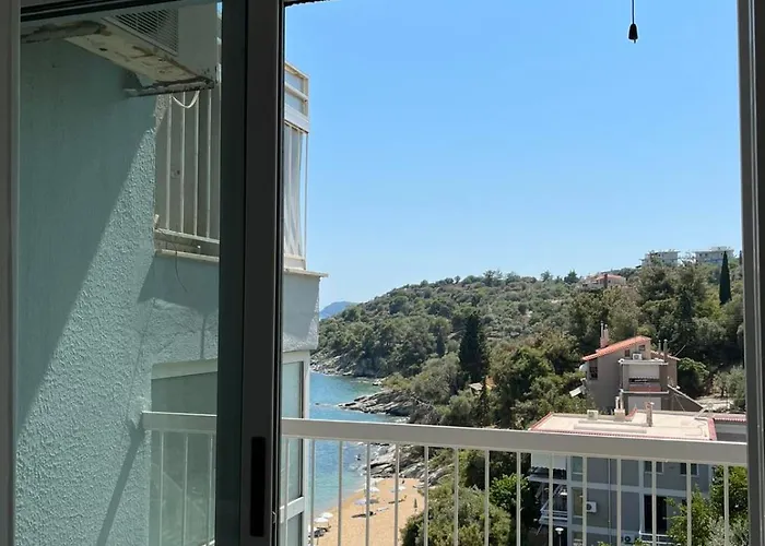 Balcony By The Sea PalaiónTsiflíkion