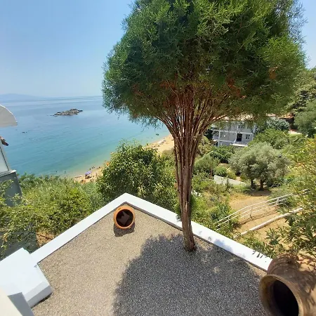 Balcony By The Sea Apartment