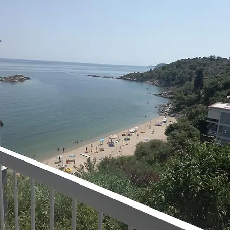Balcony By The Sea Apartment *
