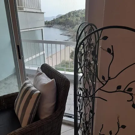 Apartment Balcony By The Sea Palaiontsiflikion