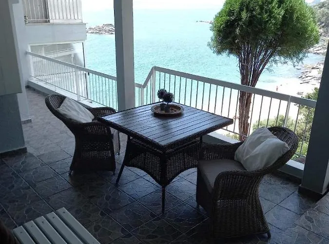 Balcony By The Sea * PalaiónTsiflíkion