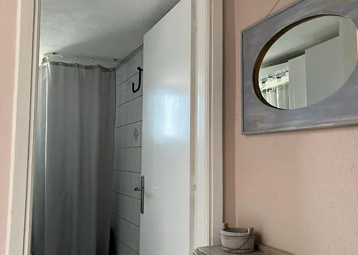 Balcony By The Sea Apartment PalaiónTsiflíkion